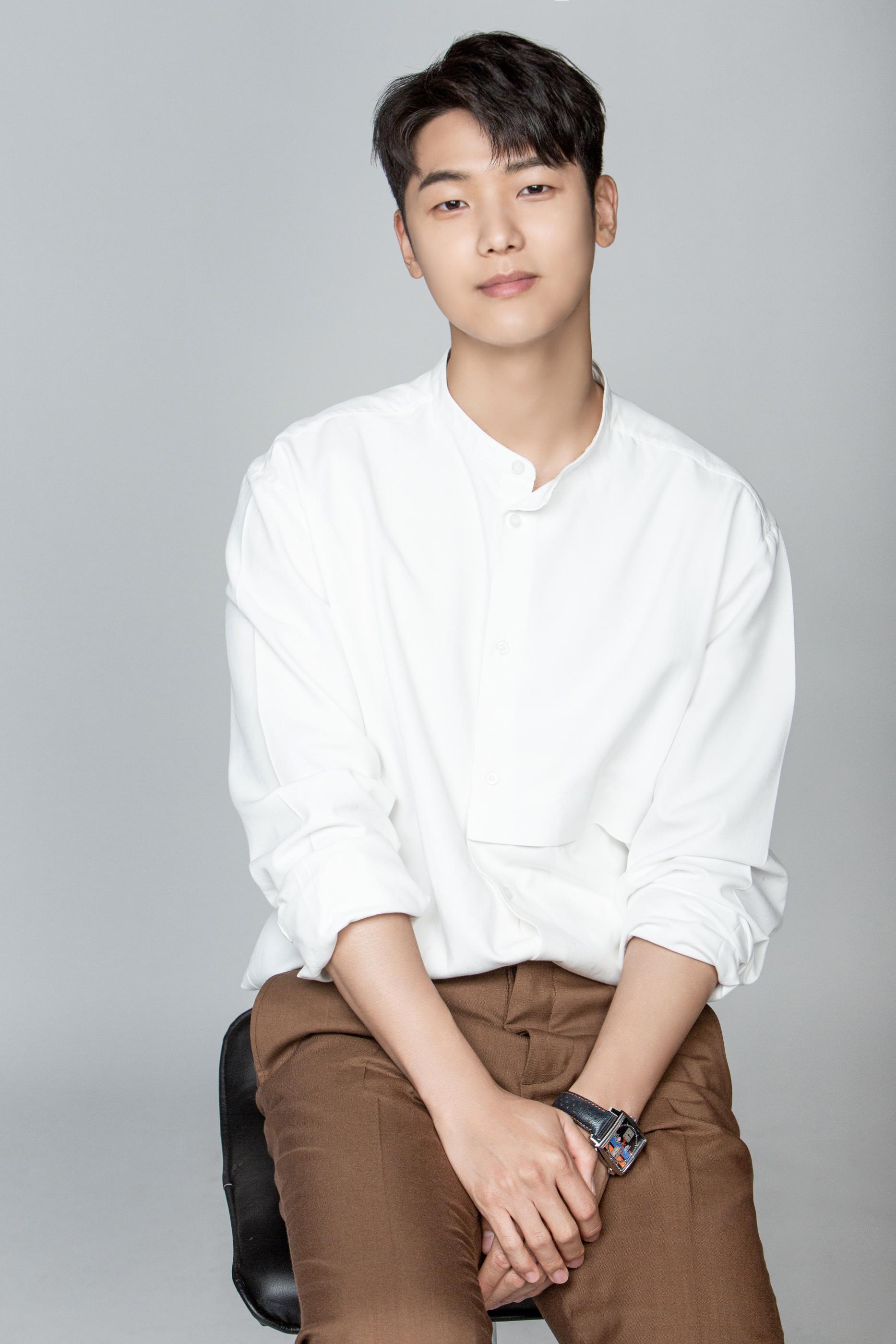 Kang Min-hyuk