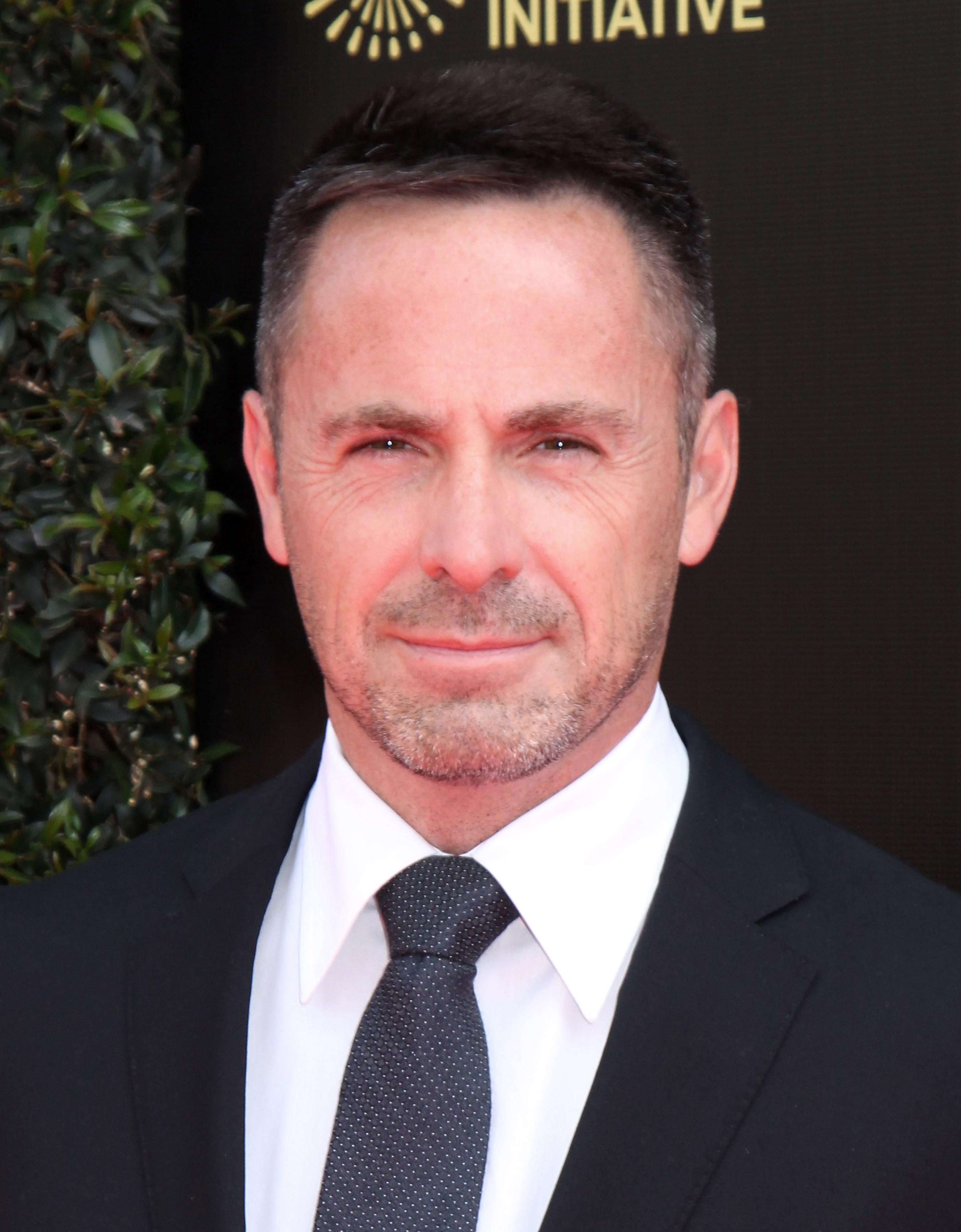 William deVry